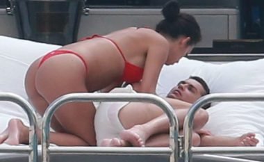 Ronaldo momente intime me Georginan në shtrat të jahtit (Foto)