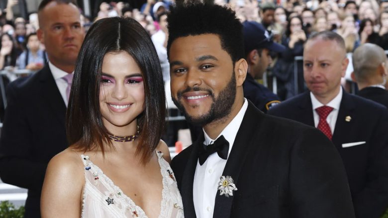 Selena Gomez mbështet The Weeknd në koncert (Foto/Video)