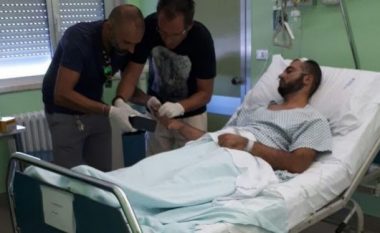 Shqiptari arratiset pothuajse nudo nga një spital italian