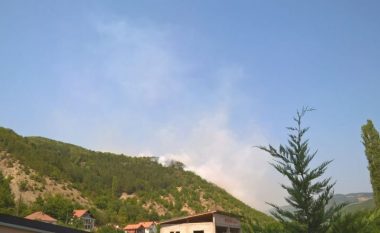 Zjarri u afrohet shtëpive në Rekë të Mitrovicës (Video)