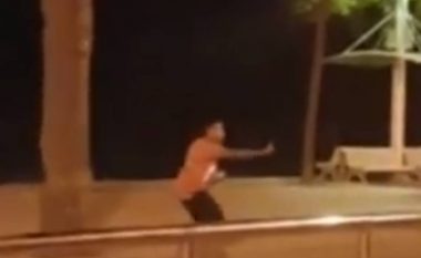 Sulmi në Barcelonë: Një video amatore tregon momentin kur një njeri qëllohet për vdekje nga policia (Video,+18)