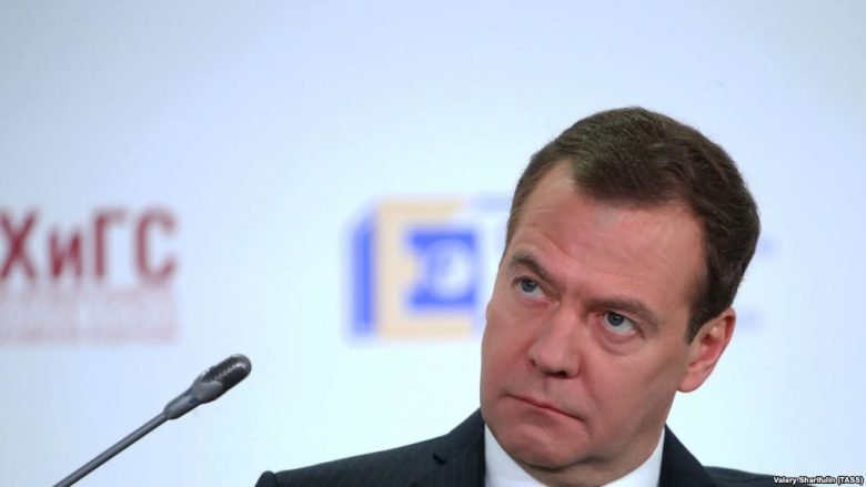 Medvedev dënon ashpër legjislacionin amerikan për sanksionimin e Rusisë
