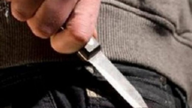 Therje me thikë në Gjakovë, lëndohet rëndë një person