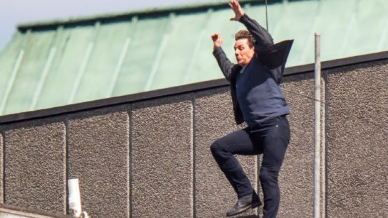 Tom Cruise lëndohet gjatë xhirimeve të “Mission Impossible 6” (Foto/Video)