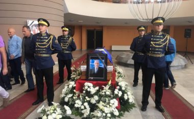Kuvendi Komunal i Mitrovicës homazhe për ish-kryeministrin Rexhepi (Video)