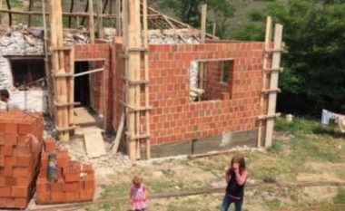 Shoqata “Nëna Terezë” ndërton katër shtëpi për familjet skamnore
