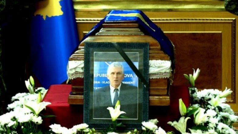 Një javë pas vdekjes Zyra e Kryeministrit hap Librin e Zisë për ish-kryeministrin e Kosovës