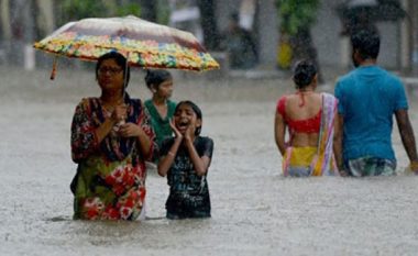 Përmbytjet shkaktojnë mbi 1.200 viktima në Azi