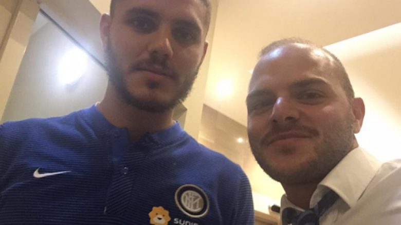 Tifozi më i flaktë i Interit – Maskohet duke blerë kostum të klubit, futet në hotel më lojtarë dhe fotografohet e qëndron me ta (Foto)