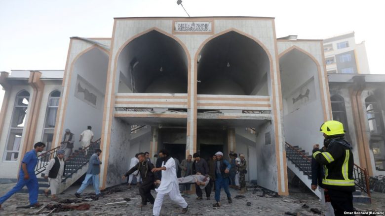 Mbi 20 vrarë nga sulmi në një xhami në Kabul