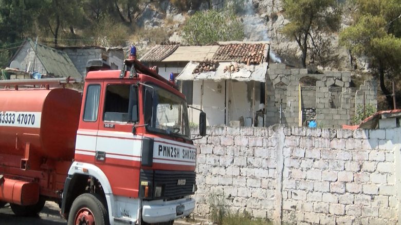 Zjarr në Shkodër, rrezikohen banesat