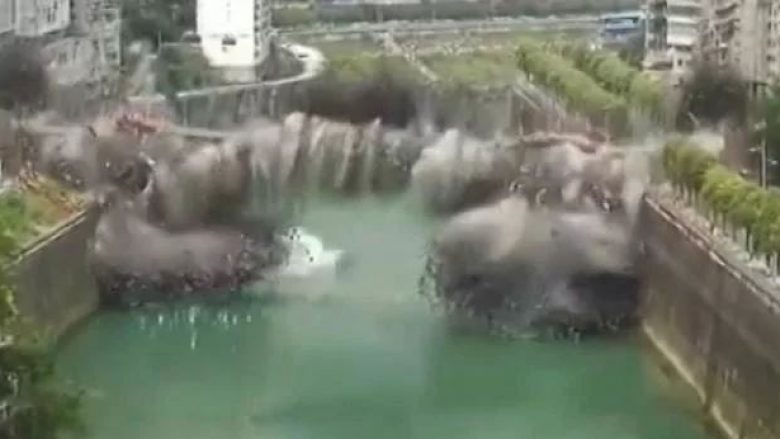 Kinezët shembin urën gjigante për një sekondë, pamjet do t’ju lënë pa fjalë (Video)