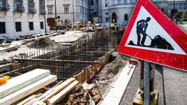 Austria ndalon ndërtimin e murit pranë selisë së qeverisë