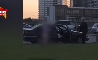 Pedofili nxjerr nga vetura katërvjeçaren, e detyron të zhvishet dhe të vallëzojë – më pas e filmon (Video, +16)