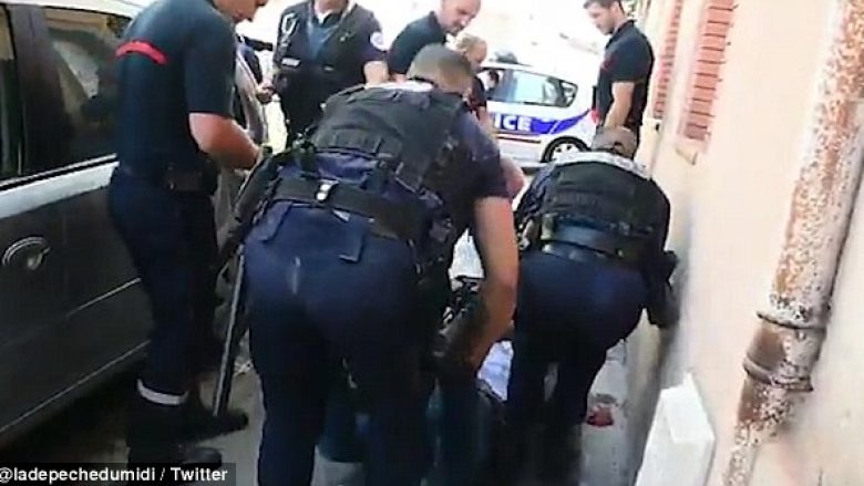 Alarmohet Franca: Bërtiti “Allahu Akbar” dhe theri katër kalimtarë rasti dhe tre policë (Foto/Video)