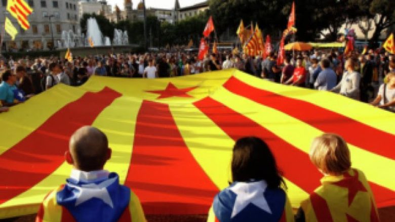 Juncker: Do të respektonim po-në e Katalonisë për pavarësi