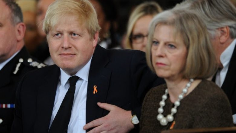 Johnson provokon kryeministren Theresa Mayn për Brexit