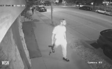 Të shtëna armësh në qendër të qytetit, humb jetën burri derisa mundohej të strehohej – kamerat e sigurisë filmojnë momentin rrëqethës (Video, +16)