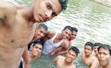 Bënë selfie, pasi e shikuan imazhin e kuptuan se prapa shpinës së tyre ishte trupi i pajetë i shokut të mbytur në ujë (Foto)