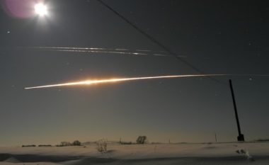 Një dritë e çuditshme shfaqet në qiell mbi Rusi