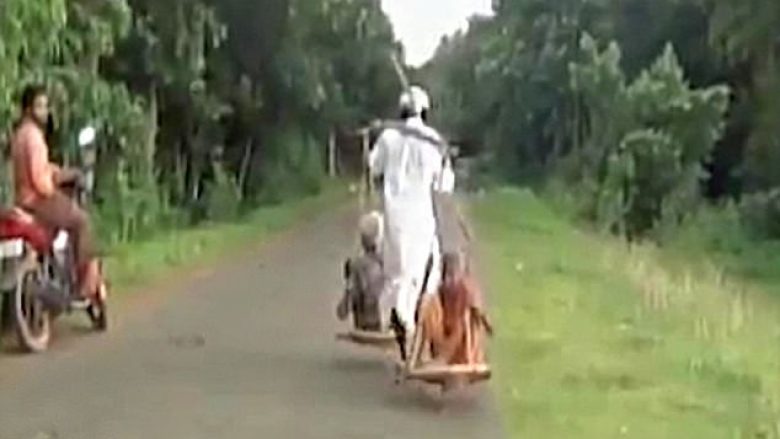 Burri bart në shpinë prindërit për më shumë se 40 kilometra, që t’ua dëshmojë se është i pafajshëm (Video)