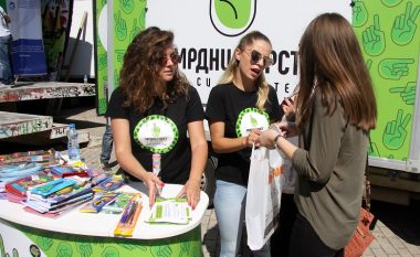Në Shkup dhurohen pajisje shkollore për fëmijët në nevojë