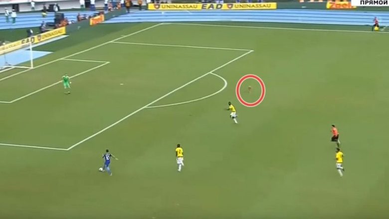 Neymar afër të shënojë gol, qeni futet në fushë dhe ndërprenë aksionin (Foto)