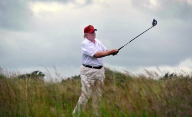 Trump në sulm: Publikon “pamjet kur godet Hillaryn me një top golfi dhe e rrëzon përtokë”! (Video)