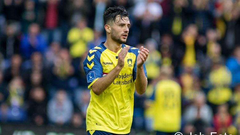 Halimi vazhdon me ‘magji’ në Danimarkë, tjetër gol i bukur nga ylli i Kosovës (Video)