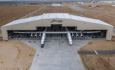 Aeroplani më i madh në botë, krahët e të cilët janë më të mëdhenj sesa një fushë futbolli – ka arritur me sukses të ndez gjashtë motorë gjigant (Foto)