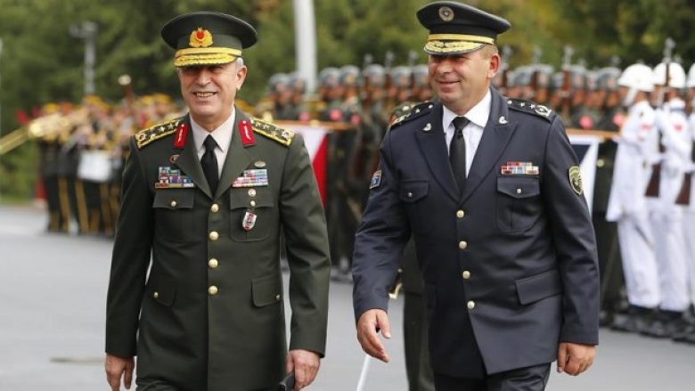 Komandanti i FSK-së pritet me ceremoni ushtarake në Ankara (Video)