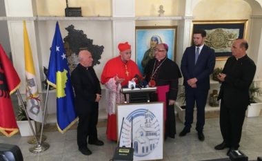 Papa Francesku lutet për kosovarët
