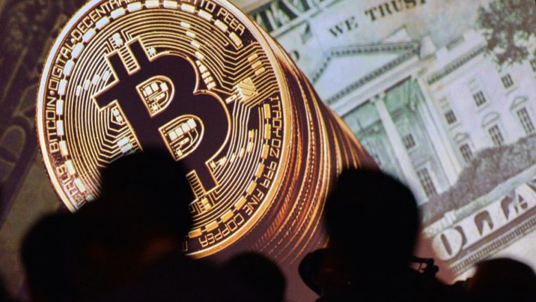 Rënia drastike e Bitcoin shkakton panik në tregjet botërore, këmbimorja më e madhe në Kinë paralajmëron mbylljen