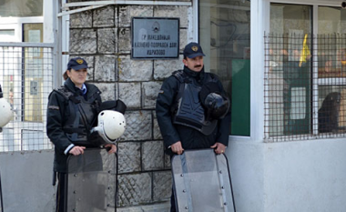 37 të burgosur janë transferuar në objekte tjera për shkak të zjarrit në burgun e Idrizovës
