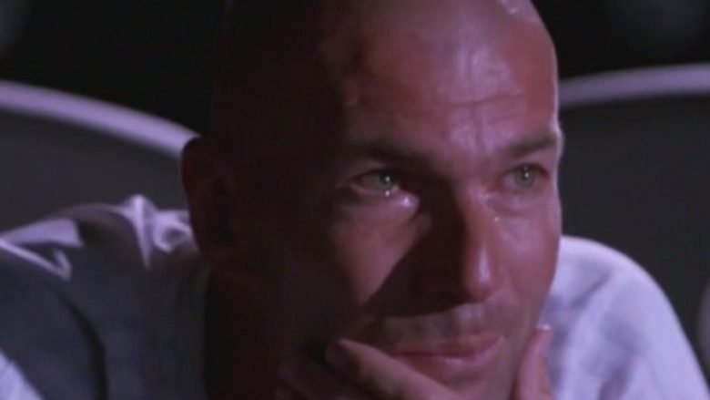 Zidane përlotet teksa dëgjon fjalët e babait pas incidentit me Materazzin (Video)