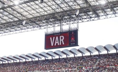 Teknologjia VAR anuloi dy gola në ndeshjen Milan 2-1 Udinese (Video)