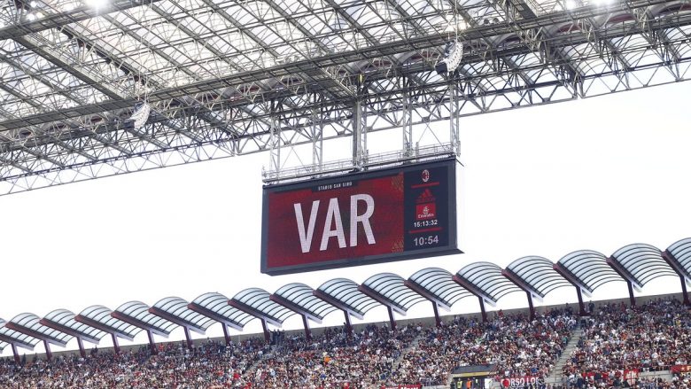 Teknologjia VAR anuloi dy gola në ndeshjen Milan 2-1 Udinese (Video)