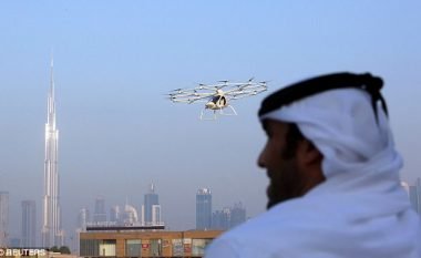 Dubai pritet të bëhet qyteti i parë që ofron shërbimin e taksive fluturuese pa pilot (Foto)