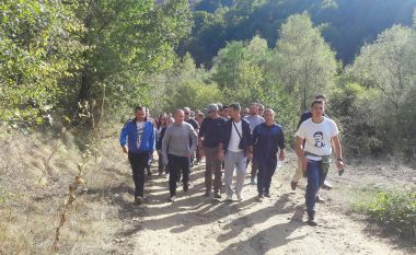 Haradinaj ecje nëpër malet e Kamenicës (Foto)