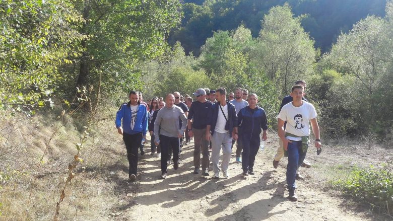 Haradinaj ecje nëpër malet e Kamenicës (Foto)