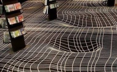 Vizitorët i habit forma tredimensionale e tepihut në dysheme (Foto)