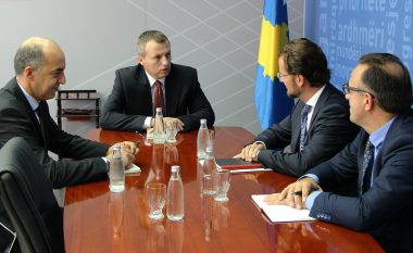 Ministri Reçica takon përfaqësuesin e FMN-së në Kosovë