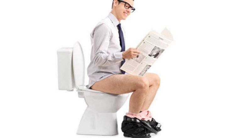 Hulumtimi tregon se njerëzit kalojnë më shumë kohë ulur në tualet, se duke bërë ushtrime fizike (Foto)