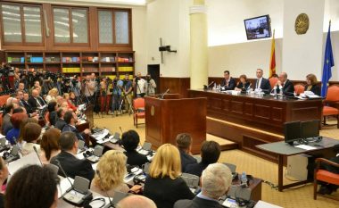 Shtyhet leximi i dytë për propozim-ligjin për gjuhët në Maqedoni