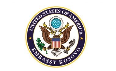 Ambasada amerikane, kundër vendimit që rikthen në garë kandidatët e decertifikuar nga KQZ