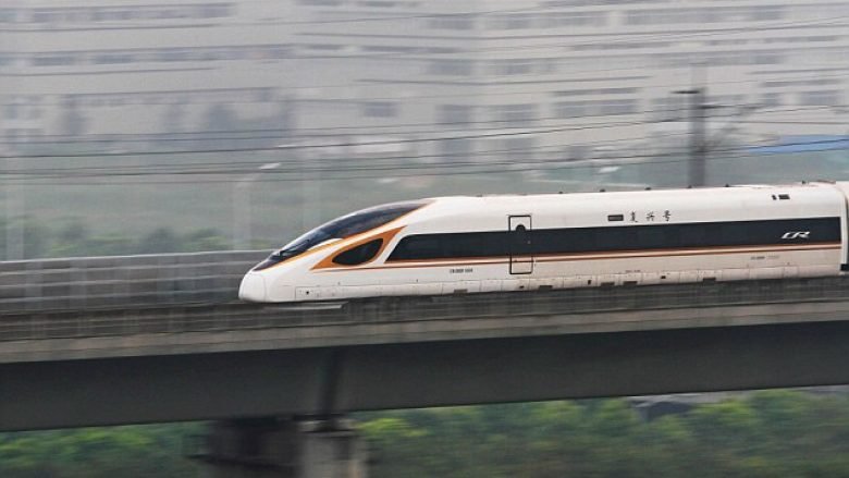 Gjashtë vite pas aksidentit fatal, Kina rikthen trenat që lëvizin me 350 kilometra në orë (Foto)