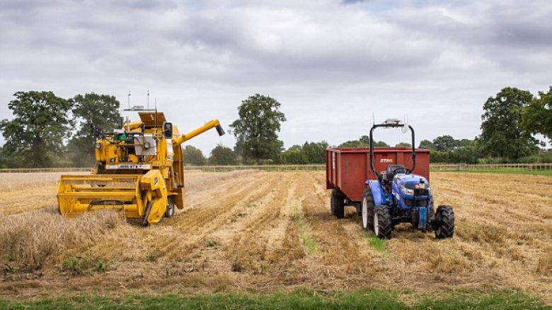 Traktorët vetëvozitës treguan sukses në avancimin e sistemit të bujqësisë (Video)