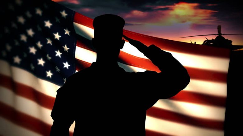 Marinsi amerikani që këndon shqip (Video)