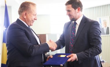 Pacolli zyrtarisht shef i diplomacisë kosovare