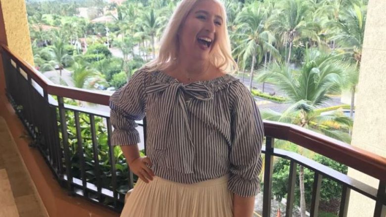 Gruaja që ka humbur 150 kilogramë kishte një përgjigje brilante për ata që qeshën me të në plazh (Foto)